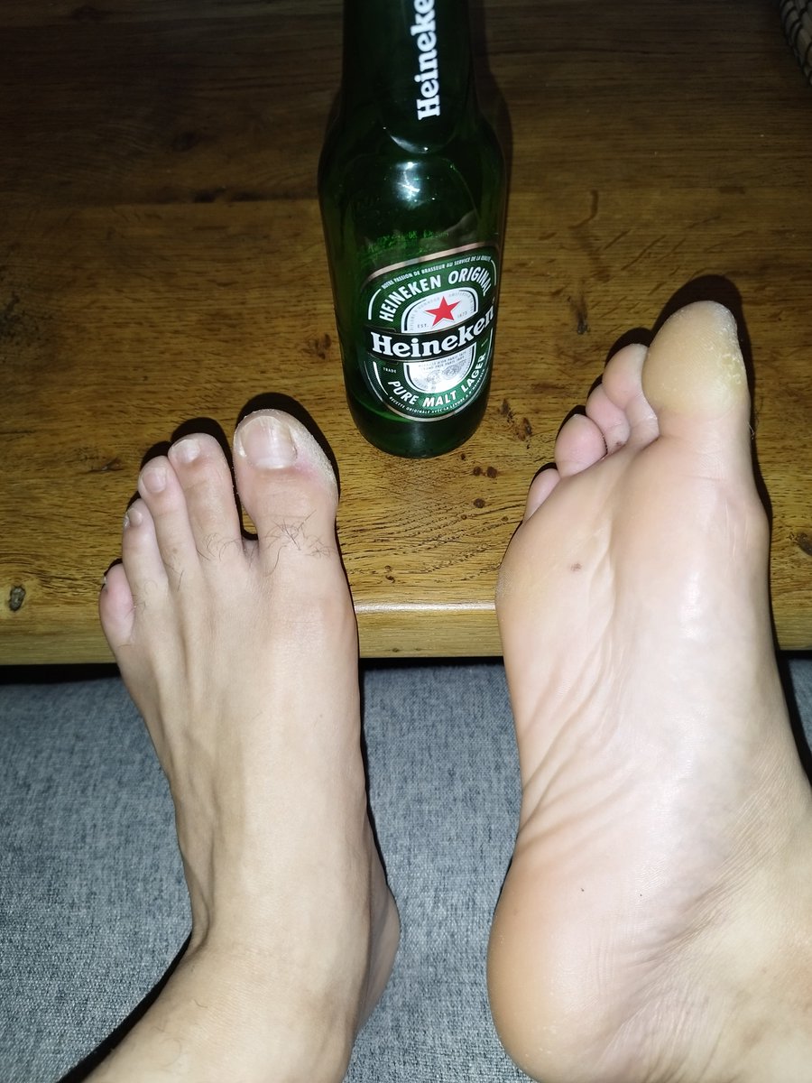 jslft4's tweet photo. Il manque une chienne pour me lécher les pieds la #malefeet #masterfeet #feetworshi̇p #moneyslave #cashmaster #feet https://t.co/ENryj0AE82