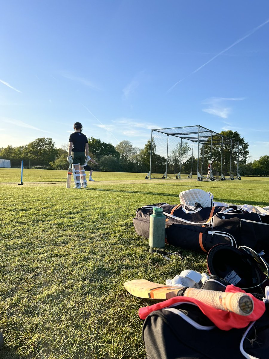 OldOwenscc's tweet photo. Lovely evening for senior nets ππ± #OOYes https://t.co/FsQQK8x5Q6