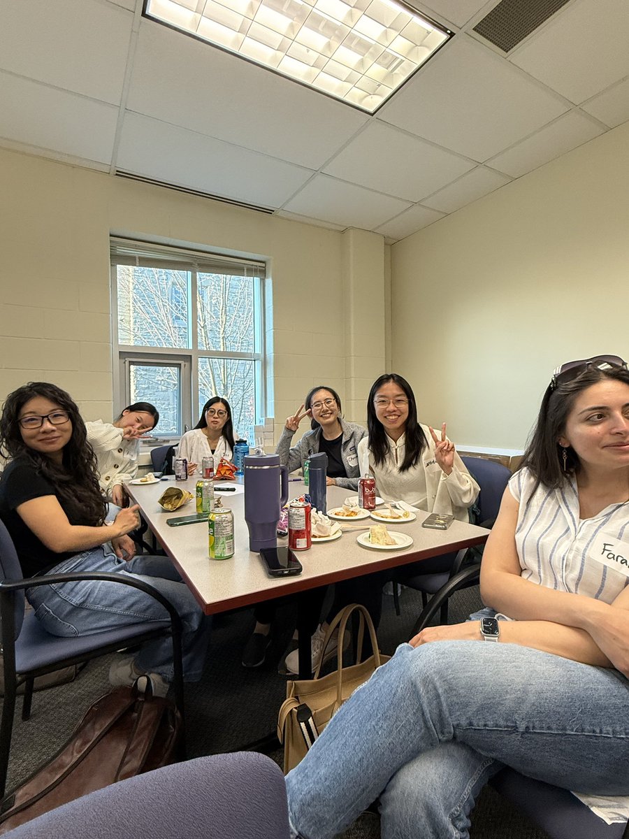 Western_MDPhD's tweet image. Photos from our year-end wrap party 🎉 Huge thanks go out to Dr. Khanna our director & Kelly our program assistant for their ongoing support & leadership in the improvements made to the program! Shout-out to our alum Dr. Cecchini @Path_Matt on a fun talk about all things AI 🤖