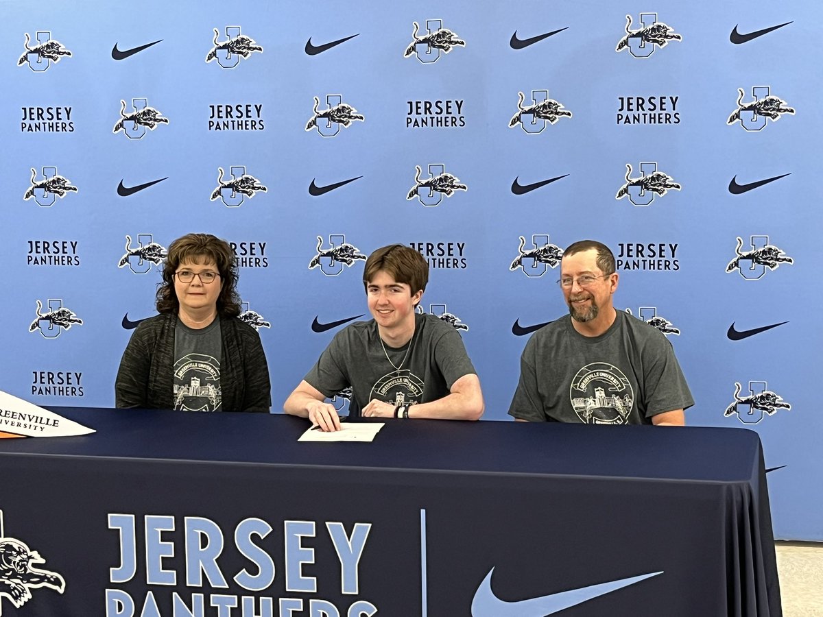 BowlingPanthers's tweet photo. Congratulations Joey!! @GreenvilleUniv is getting a good one!
#BowlingPanthers
#618Bowling
#MVCBowling https://t.co/5khnnp9M7p