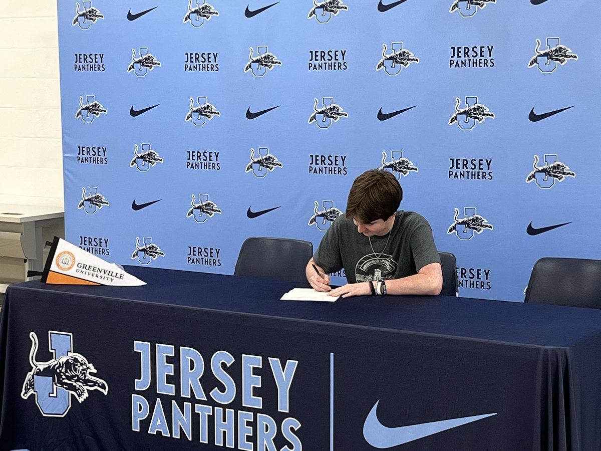 BowlingPanthers's tweet photo. Congratulations Joey!! @GreenvilleUniv is getting a good one!
#BowlingPanthers
#618Bowling
#MVCBowling https://t.co/5khnnp9M7p
