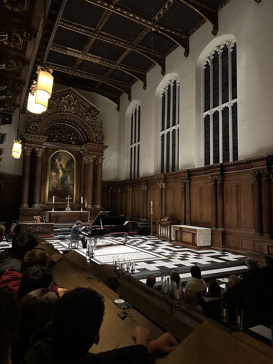 Gran emoción volver a tocar en el Trinity College Chapel, una de las mejores acústicas que he podido disfrutar. <a href="/Cambridge_Uni/">Cambridge University</a>