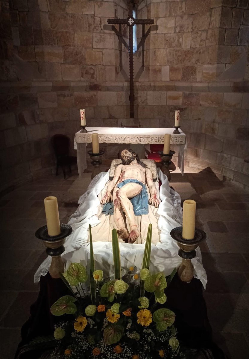 Jesús Yacente ya reposa en la Iglesia de Sta. María la Nueva tras la Semana Santa 2025.

Esta tarde se ha procedido a su traslado a la sede canónica de la Hermandad. El horario de vista habitual, de 10 a 14 y de 17 a 19 horas. Lunes cerrado. 

¡Cristo Yacente ruega por nosotros!