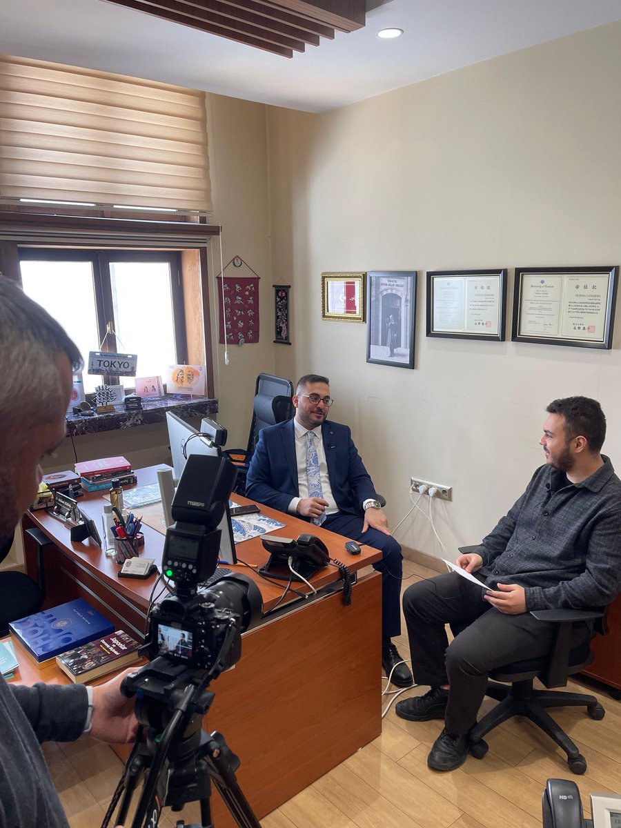 Dr. Gökberk Durmaz (@drgokberkdurmaz) on Twitter photo Üniversitemiz Basın Biriminde kısmi zamanlı görevli; Uluslararası İlişkiler Bölümümüz 1. Sınıf öğrencisi kardeşimiz ile Dünya Siyaseti üzerine röportajımızın kamera arkası.
(Foto: <a href="/KamilTarhn/">KamilTarhan</a>) <a href="/ASBUedu/">ASBÜ</a> <a href="/AsbuSbf/">ASBU Siyasal Bilgiler Fakültesi</a> <a href="/AsbuUib/">ASBÜ Uluslararası İlişkiler</a> Üniversitemiz Basın Biriminde kısmi zamanlı görevli; Uluslararası İlişkiler Bölümümüz 1. Sınıf öğrencisi kardeşimiz ile Dünya Siyaseti üzerine röportajımızın kamera arkası.
(Foto: <a href="/KamilTarhn/">KamilTarhan</a>) <a href="/ASBUedu/">ASBÜ</a> <a href="/AsbuSbf/">ASBU Siyasal Bilgiler Fakültesi</a> <a href="/AsbuUib/">ASBÜ Uluslararası İlişkiler</a>