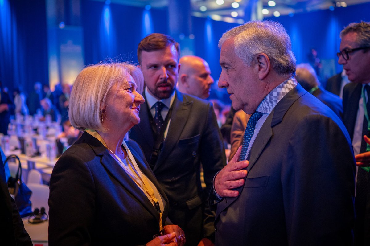 The <a href="/EPPGroup/">EPP Group</a> Congress was an opportunity to meet with numerous #EU leaders. My commitment and unwavering goal is for 🇧🇦 to become part of 🇪🇺 society. Dialogue between political representatives of all three constituent peoples is key to making the necessary progress. #EuropeanBiH