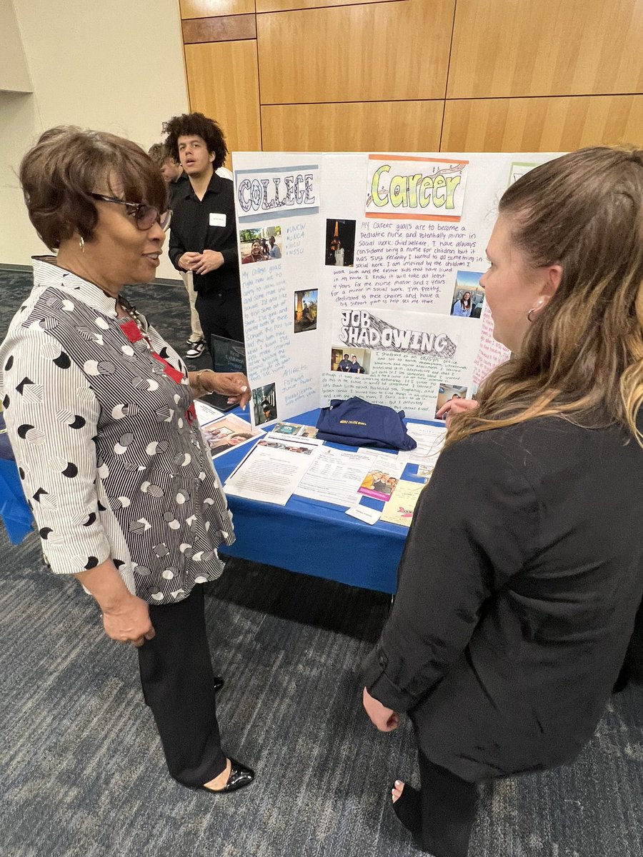 Amazing support from our host university partners <a href="/UNCG/">UNCG</a> 💙💛
Junior’s showcase their Pathways Presentations! Excellent job! 
College 💙💛 Career 💙💛 Life 💙💛
<a href="/MidCollegeUNCG/">The Middle College at UNCG</a>