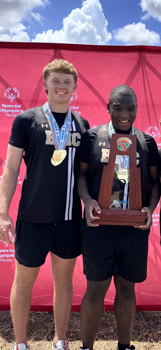 Jurgensen17's tweet image. We &amp;gt; Me!
Blessed to participate and help our team of @letsgohornets earn the Unified Track @FHSAA State Championship. instagram.com/share/_ejK5K5qg
23.5 in the 200m 💨💨
@UVAFootball @CoachBWolfe @JonEasystep @davisled84 
#GoHoos #WahooWa 🔷⚔️🔶