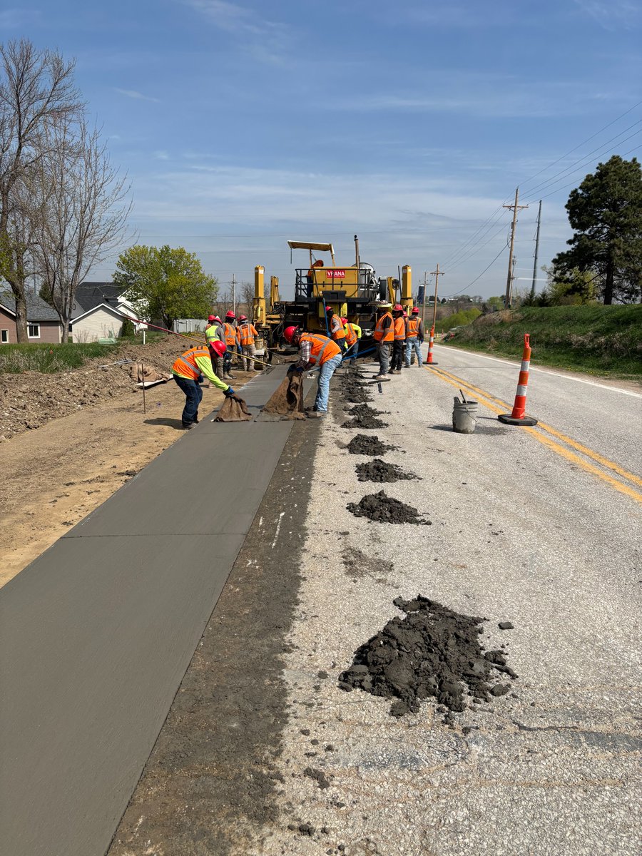 Bellevue36thSt's tweet photo. Last week the contractor placed temporary pavement north of Platteview Road on 36th Street to allow traffic shifts for construction of additional street improvements. https://t.co/JInjAVkBUm