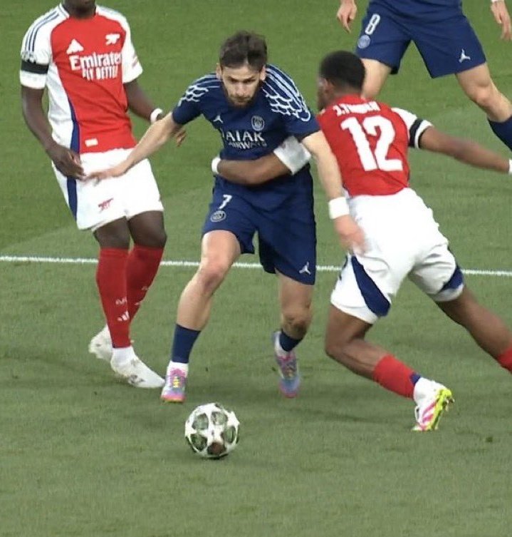 If I ever hear one more Arsenal fan complaining about poor refereeing decisions...