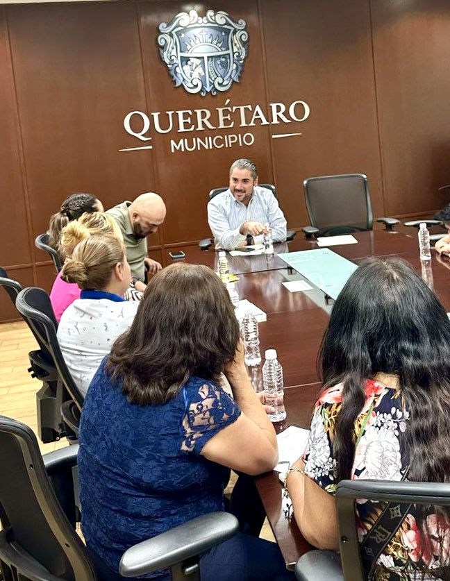 Arreguín JC (@arreguinjc) on Twitter photo Nos reunimos con comités de fiestas Patronales que presiden mujeres comprometidas con sus comunidades, reunión promovida x la Directora del Instituto Mpal de la Mujer del <a href="/qromunicipio/">Municipio de Querétaro</a> Lilia Morales. Las acompañaremos en sus gestiones como pidieron <a href="/FeliFerMacias/">Felipe Fernando Macías</a> y Nos reunimos con comités de fiestas Patronales que presiden mujeres comprometidas con sus comunidades, reunión promovida x la Directora del Instituto Mpal de la Mujer del <a href="/qromunicipio/">Municipio de Querétaro</a> Lilia Morales. Las acompañaremos en sus gestiones como pidieron <a href="/FeliFerMacias/">Felipe Fernando Macías</a> y