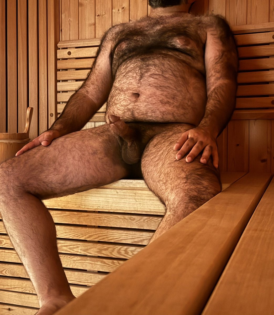 Bearessed's tweet photo. You walk into a sauna and find this, what would you do? https://t.co/Eg2Os252nJ