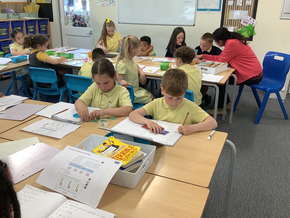 LancotSchool's tweet image. Year 3 got hands-on with maths today! 🤩 They explored non-unit fractions using real objects, making learning come alive through practical exploration!  #MathsInAction #Year3