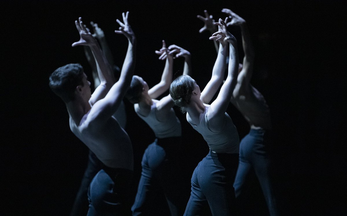 "La danza es parte del ser humano. Desde que nacemos nos movemos, siempre nos da alegría y ayuda a nuestro cuerpo a sobrellevar el paso del tiempo”.  Elisa Carrillo

#DiaInternacionalDeLaDanza