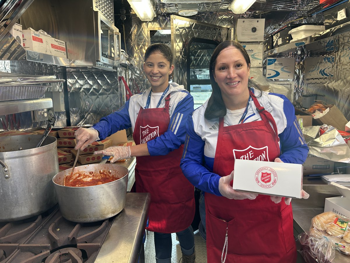 SalvationArmyUS's tweet image. Last week, over 80 volunteers &amp;amp; staff from @SalvationArmyMA EDS and the Eastern Territory served 6,000+ meals along the 26.2-mile #BostonMarathon route—supporting responders, runners, and local communities. We are incredibly grateful for their service! ❤️

#doingthemostgood