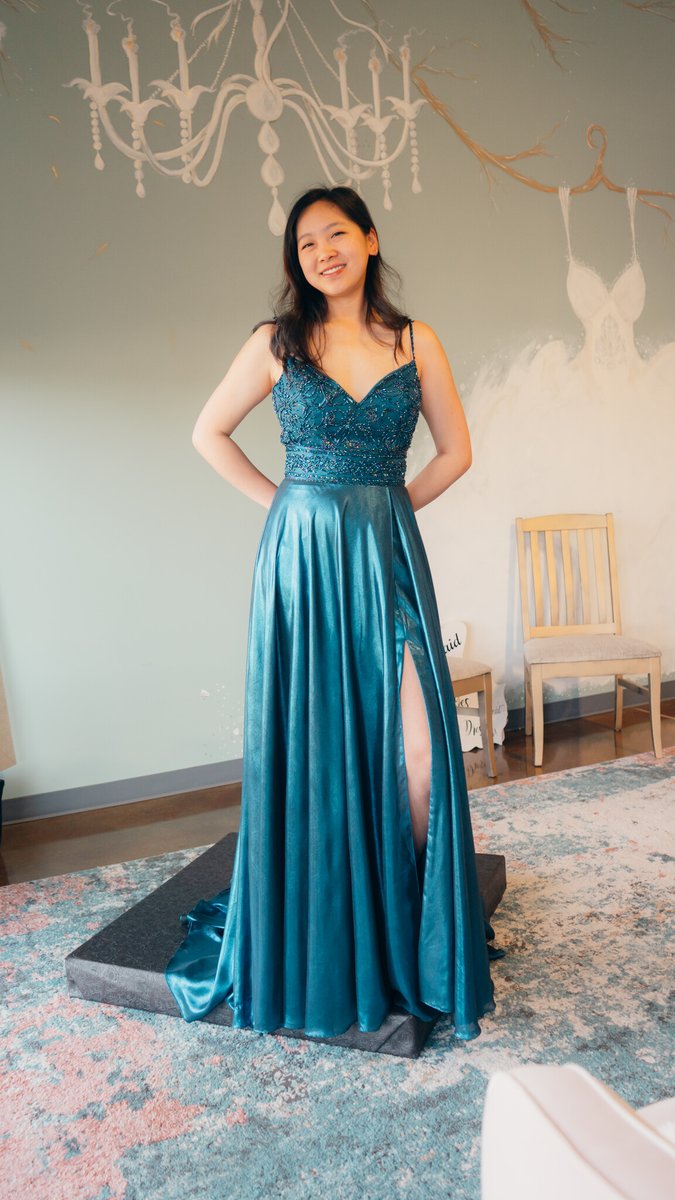 BridalWarehouse's tweet image. PROM SALE: 50% OFF 👗✨
Dresses, jewelry, &amp;amp; shoes — all HALF PRICE!
Ellie Wilde’s EW120107? Just $249 (was $499!) 😍

📍 Elizabethtown, KY 📞 (270) 765-2269
Open Wed–Sun, 12–7pm!
#USABridal #EllieWilde #PromStyle #PromSale