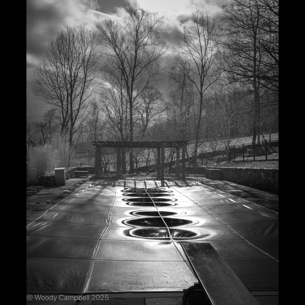 Woody_Campbell's tweet photo. Now. Our pool sleeps under its tarp, stitched with cold halos as the early Spring sun burns low. Leisure hibernate in Warren, CT.
Day 5,656 of one photograph every day for the rest of my life.
#warrencconnecticut #leicamonochrom #winterscapes #dailyphoto #quietstrength https://t.co/wZCiqeVEZ7