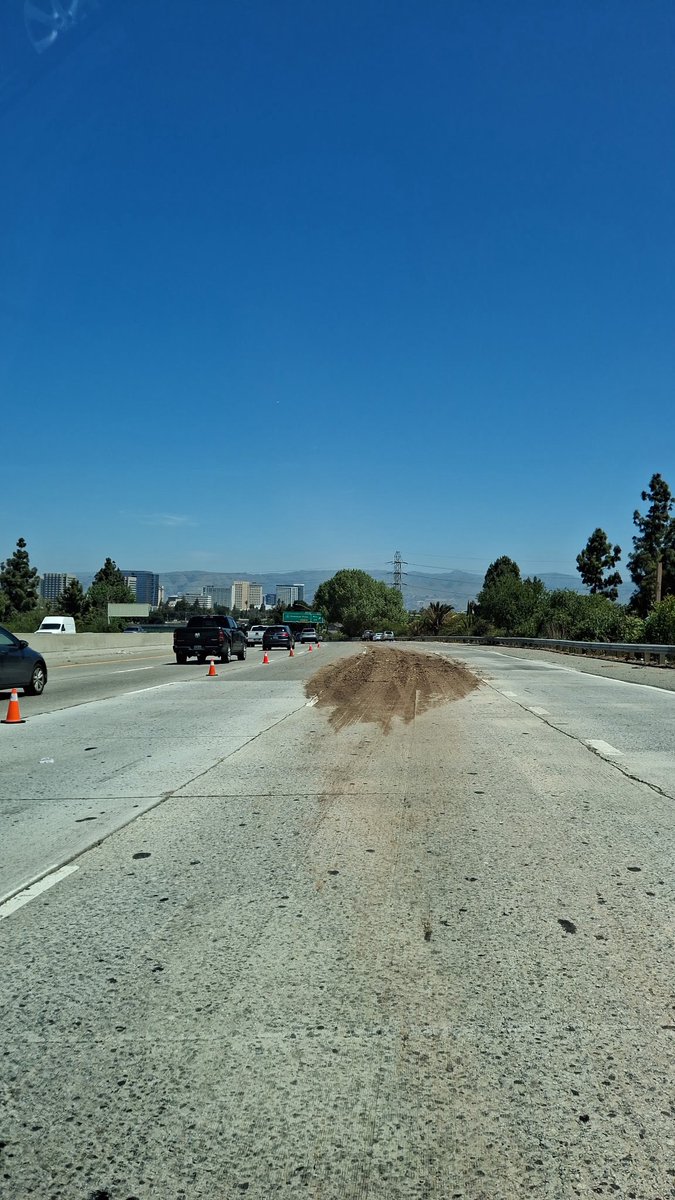 ***TRAFFIC ALERT***
I-280 SB, NO Bird, dirt spilled in traffic lanes. #3, #4, #5 lanes currently closed for approximately 1 hour for cleanup. Please be patient and expect delays.