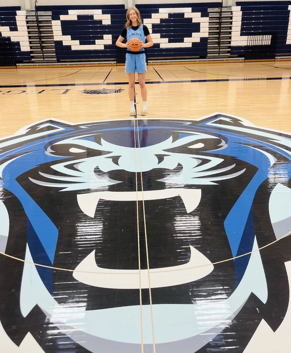avabruner_0's tweet image. Grateful to announce I have received an offer from @LUMO_WBB ! Thank you @Ahouston5 for the opportunity to come up! Go Blue Tigers π€ππ©΅!!
@tford12kc @coachholland93 @dellalamb_bball @CoachRikardNCSA