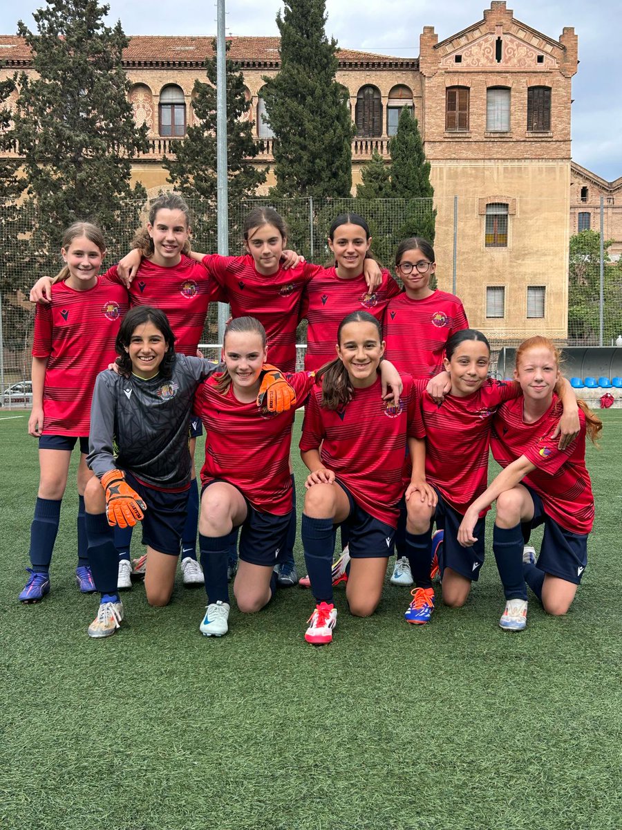 Penya Blaugrana Sant Cugat del Vallès. (@pbsantcugat) on Twitter photo 👏⚽ L'infantil femení de la PB #SantCugat-H8S va debutar en el Torneig de Penyes de l' <a href="/AgrupacioFCB/">Agrupació FCB</a> , dissabte a l'Escola Industrial de Barcelona.
👉 L'equip va perdre a la tanda dels penals (3-2) davant la <a href="/CataloniaUB/">@UBCatalonia</a> , en 1a ronda. El partit havia acabat amb empat a 3 gols. 👏⚽ L'infantil femení de la PB #SantCugat-H8S va debutar en el Torneig de Penyes de l' <a href="/AgrupacioFCB/">Agrupació FCB</a> , dissabte a l'Escola Industrial de Barcelona.
👉 L'equip va perdre a la tanda dels penals (3-2) davant la <a href="/CataloniaUB/">@UBCatalonia</a> , en 1a ronda. El partit havia acabat amb empat a 3 gols.