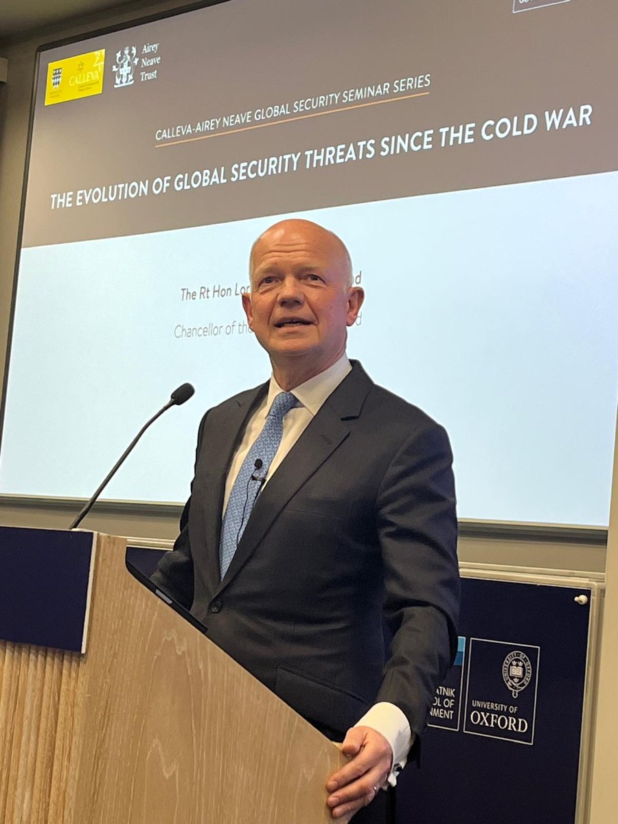 julie_renbe's tweet image. We kicked off our new Calleva-Airey Neave Global Security Seminar Series with a superb keynote on "The evolution of global security threats since the Cold War" by Lord @WilliamJHague of Richmond, Chancellor of @UniofOxford, at the @BlavatnikSchool yesterday.
We were so pleased…