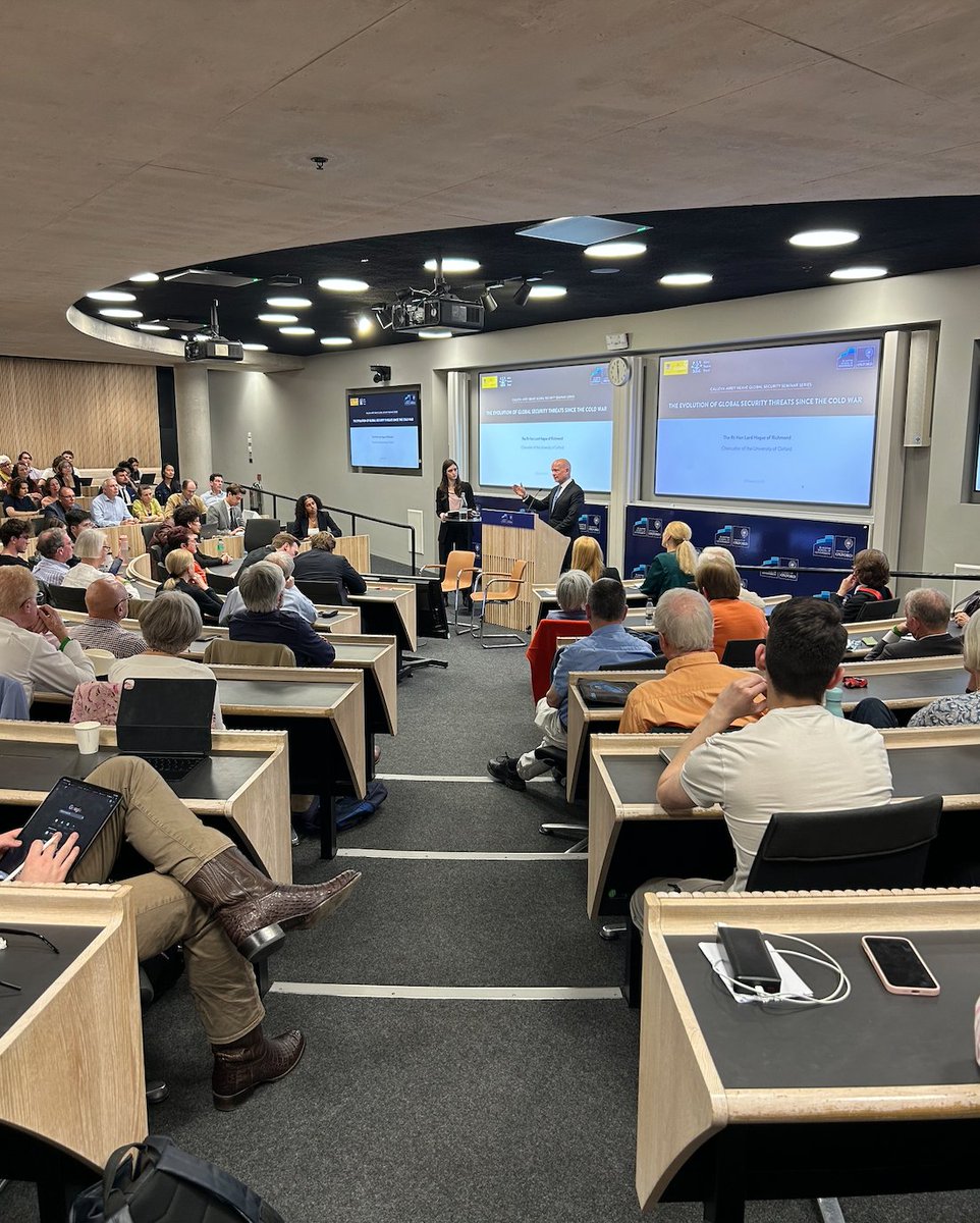 julie_renbe's tweet image. We kicked off our new Calleva-Airey Neave Global Security Seminar Series with a superb keynote on "The evolution of global security threats since the Cold War" by Lord @WilliamJHague of Richmond, Chancellor of @UniofOxford, at the @BlavatnikSchool yesterday.
We were so pleased…