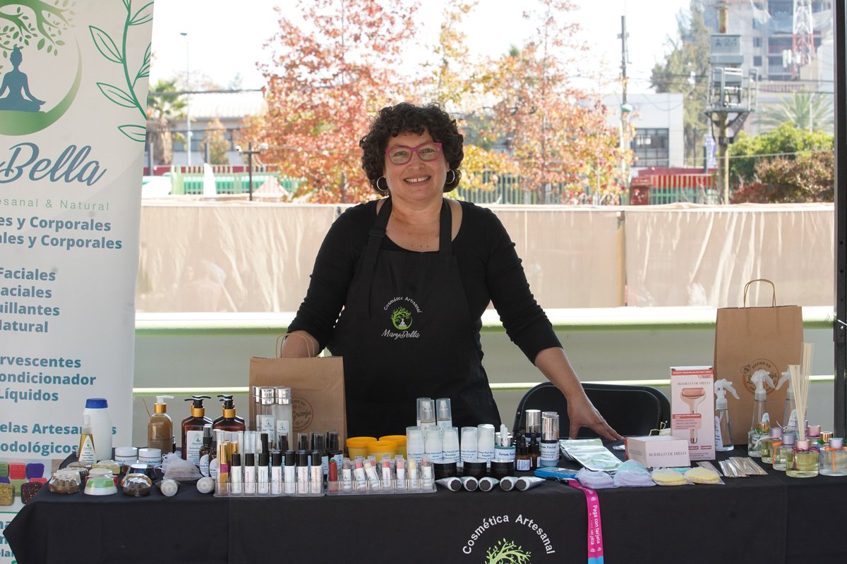 Gran convocatoria de la feria #HechoEnLaGranja organizada por nuestra corporación de fomento y la Oficina Municipal de Desarrollo Económico Local. Nos alegra seguir apoyando a nuestros emprendedores a través de oportunidades, desarrollo y mejores herramientas.
#DíaEmprendimiento