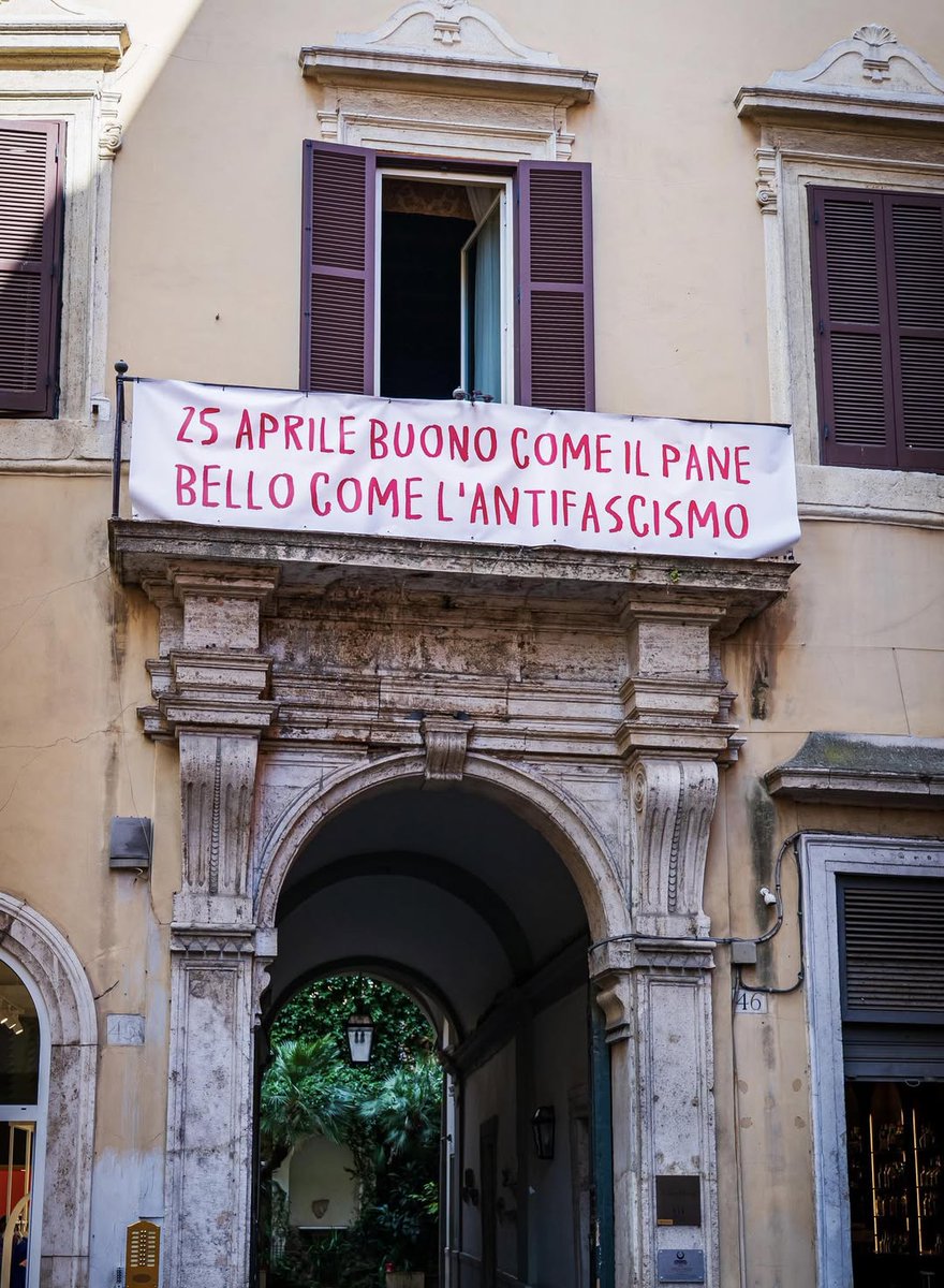 Con orgoglio vi mostro la nostra sede di Roma!!!!
Avanti con dignità e senza paura.
#Unità #Democrazia #antifascismo   #Movimento5stelle #Partecipazione #Costituzione #OrgoglioCivico
