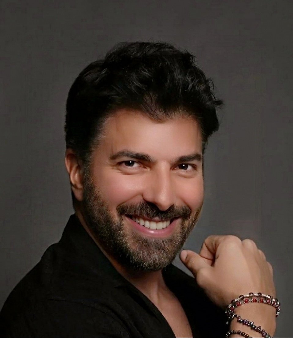 Her zaman gülümse, gülüşün harika, gülüşünün tüm kıskanç insanları yakmasına izin ver

Orhun #Orhun
CenkTorun #CenkTorun