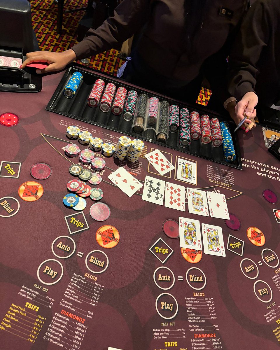 GoldenNuggetLV's tweet image. ROYAL FLUSH ON THE FLOP 💎
Diamonds lined up for a massive $306,742 win 🏆💰

#RoyalFlush #Jackpot #TableGames #Vegas