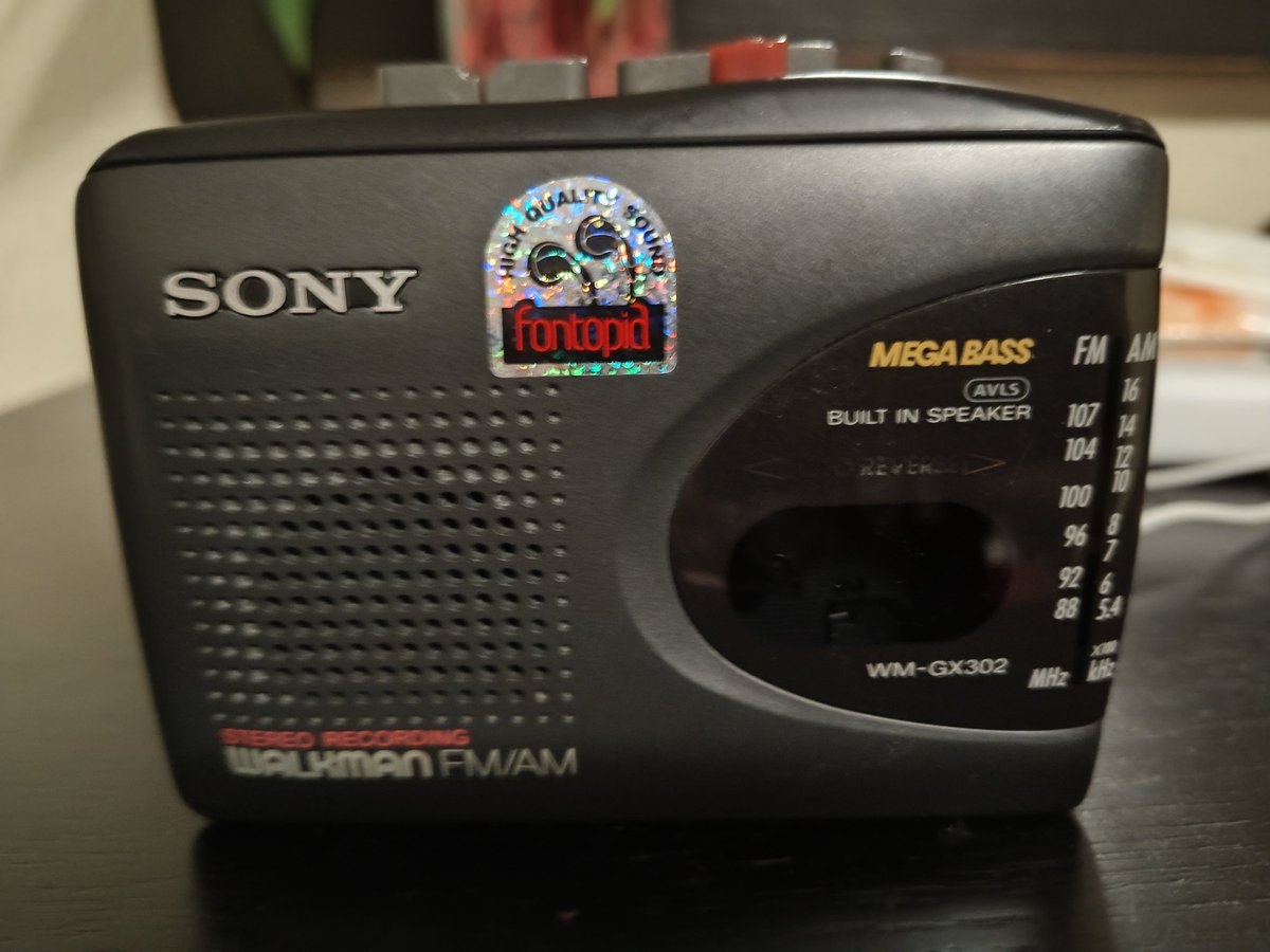 Who said #retro is useless? Being not a "prepper" (my bad), this old walkman (with radio) and some batteries allowed me being informed during yesterday's power black-out here in Spain. In my case, 10h "isolated" (no comms at all, neither voice nor data). What a nice "experience"!