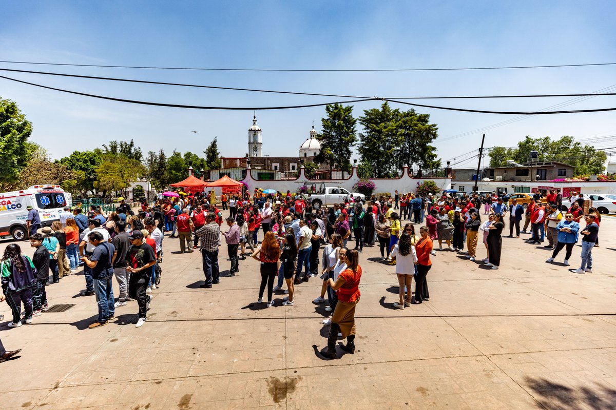 GobCoacalco2022's tweet photo. En Coacalco participamos con responsabilidad en el #PrimerSimulacroNacional2025 📢🖐, fortaleciendo la cultura de la protección civil. Gracias a la participación de la ciudadanía y servidores públicos, demostramos que la coordinación es nuestra mejor herramienta. 🚑🚒 https://t.co/7GiuJArNyL