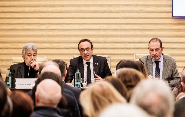 Ens ha deixat el
professor Josep Ma Salrach,home compromès amb el país i medievalista d referència dins i fora d Catalunya. El passat 15 d gener vam presentar “Justícia i resolució d conflictes a la Catalunya medieval.Col·lecció diplomàtica.Segle XII"al Parlament.Descansi en pau.