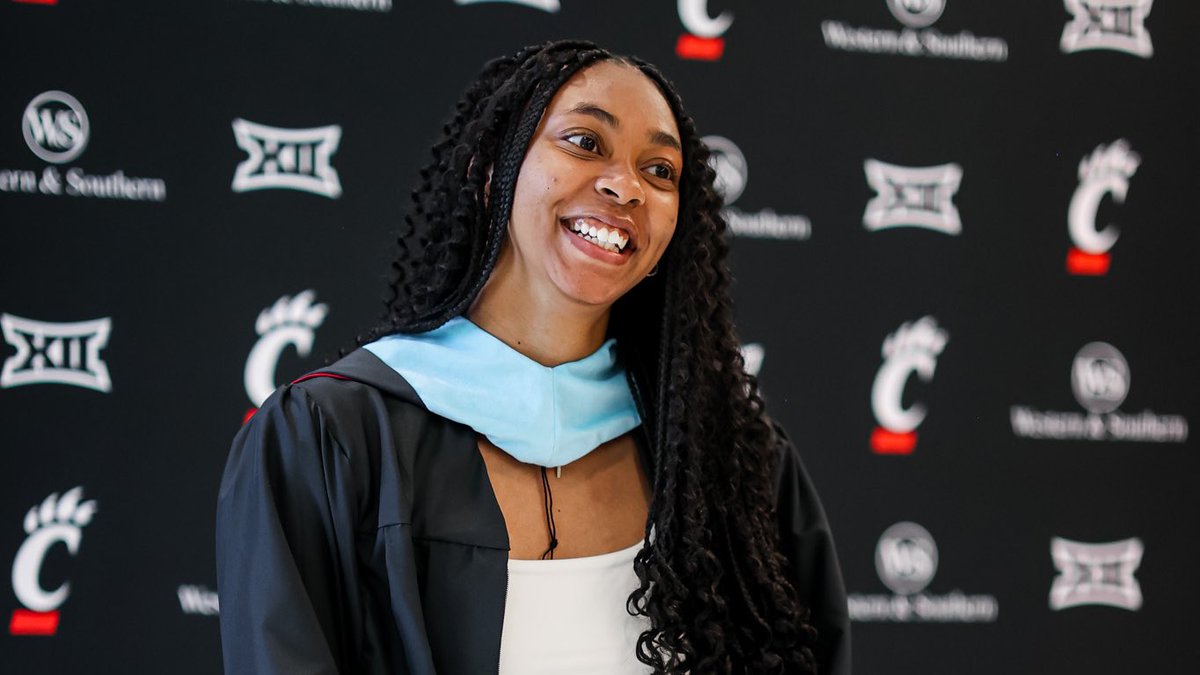 Cincinnati Women's Basketball (@gobearcatswbb) on Twitter photo Proud of these three for earning their <a href="/uofcincy/">University of Cincinnati</a> degrees this week πβ¨
#TheSisterhood | #Bearcats Proud of these three for earning their <a href="/uofcincy/">University of Cincinnati</a> degrees this week πβ¨
#TheSisterhood | #Bearcats