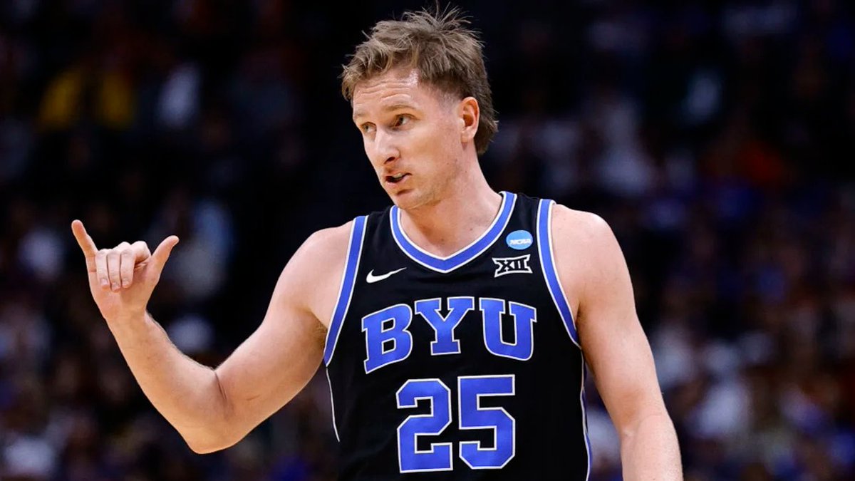 CBBcontent's tweet photo. Jon Rothstein's current Top 25:

1. Houston
2. Purdue
3. St. John's
4. UCLA
5. BYU
6. UConn
7. Michigan
8. Duke
9. Texas Tech
10. Arkansas
11. Arizona
12. Kentucky
13. Iowa State
14. Auburn
15. Louisville
16. Oregon
17. Florida
18. Tennessee
19. Michigan State
20. Illinois
21. Alabama
22. Wisconsin
23. Creighton
24. Gonzaga
25. Texas

Just outside: UNC, Ohio State, USC, Miami, San Diego State.
