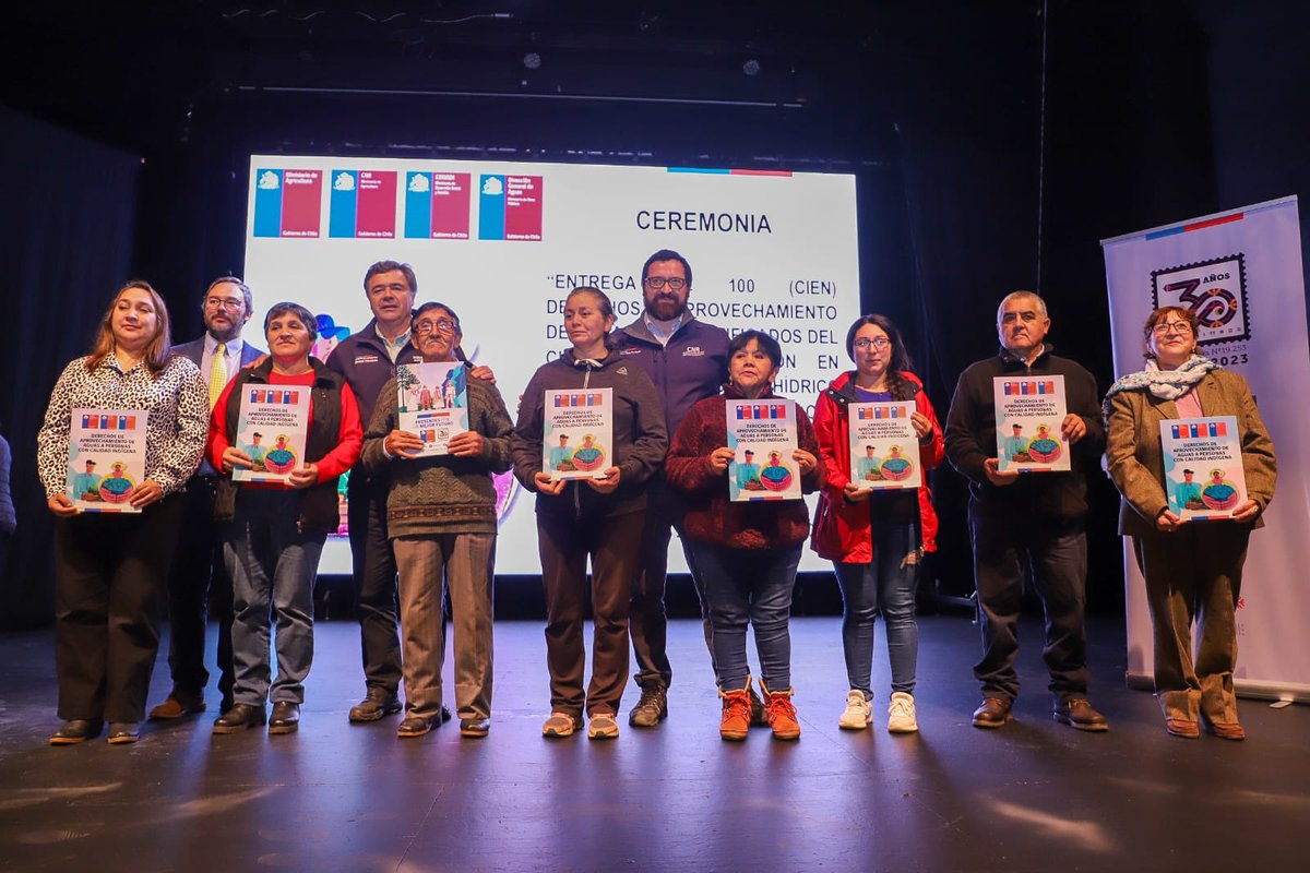 Esteban Valenzuela Van Treek (@tvalenzuelavt) on Twitter photo Estamos muy contentos porque el Gobierno del Presidente <a href="/GabrielBoric/">Gabriel Boric Font</a> cumple.
Aquí hay un proceso extraordinario encabezado por la <a href="/CONADI_Gob/">CONADI</a>, la Dirección General de Agua, y donde colaboraron servicios de nuestro Ministerio como la <a href="/CNRCHILE/">Comisión Nacional de Riego Chile</a> e <a href="/INDAP_Chile/">INDAP_Chile</a> para entregar Estamos muy contentos porque el Gobierno del Presidente <a href="/GabrielBoric/">Gabriel Boric Font</a> cumple.
Aquí hay un proceso extraordinario encabezado por la <a href="/CONADI_Gob/">CONADI</a>, la Dirección General de Agua, y donde colaboraron servicios de nuestro Ministerio como la <a href="/CNRCHILE/">Comisión Nacional de Riego Chile</a> e <a href="/INDAP_Chile/">INDAP_Chile</a> para entregar