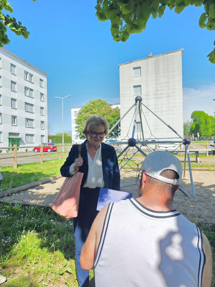 Aujourd’hui, nous sommes allés à la rencontre des jeunes au centre du Trait d’Union qui présentaient leurs pièces sur la prévention des addictions, avant de discuter sécurité et tranquillité à la résidence Salengro. 
Avec vous, partout, c’est notre devise avec <a href="/l_margueritte/">Louis Margueritte</a> !