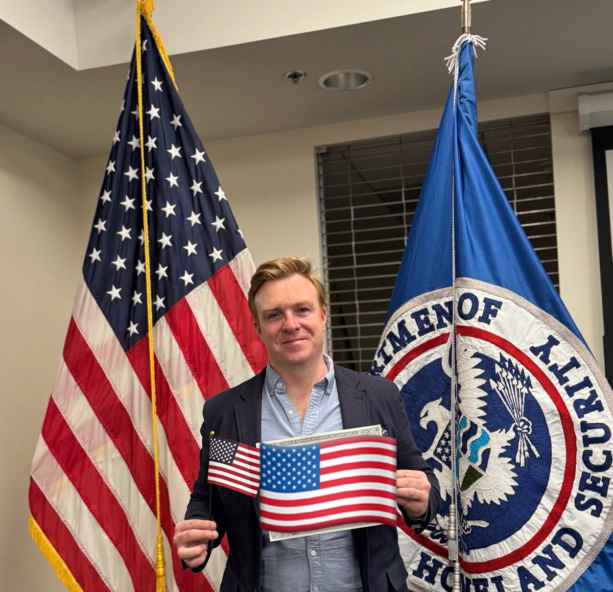 Dual citizen! 🇺🇸 🇬🇧