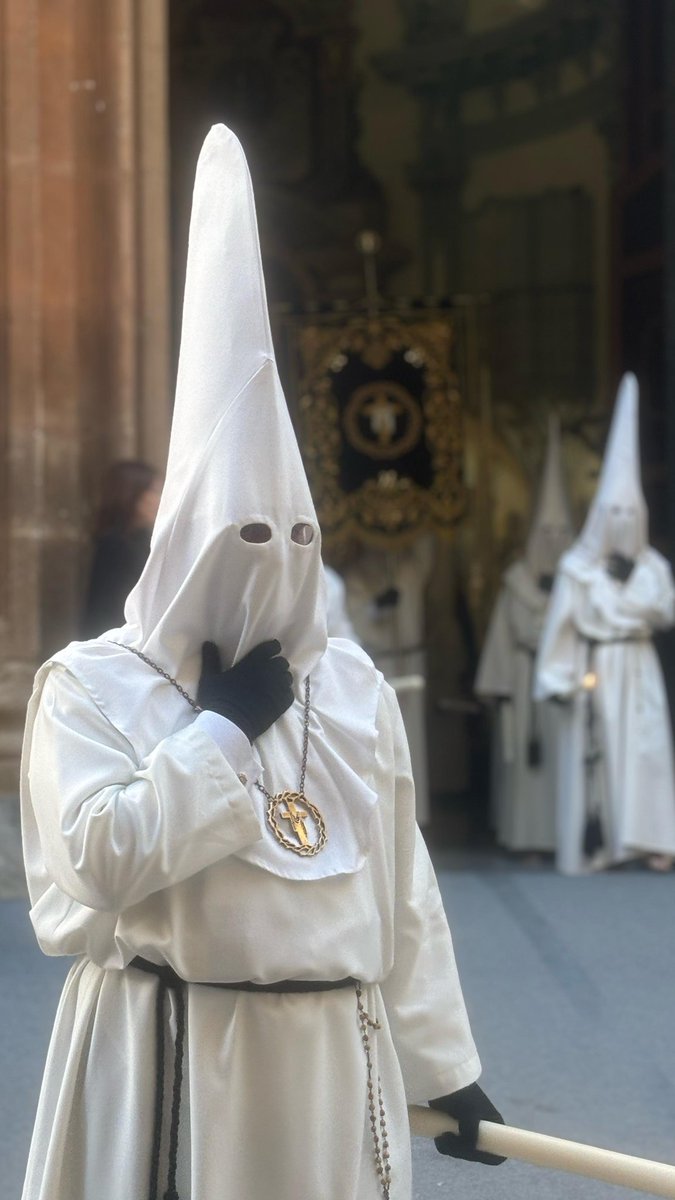 Entre tantas cosas este año no he podido poner mi habitual publicación con las túnicas que he vestido este año.
Gracias por una Semana Santa inolvidable.
#SSantaMurcia25