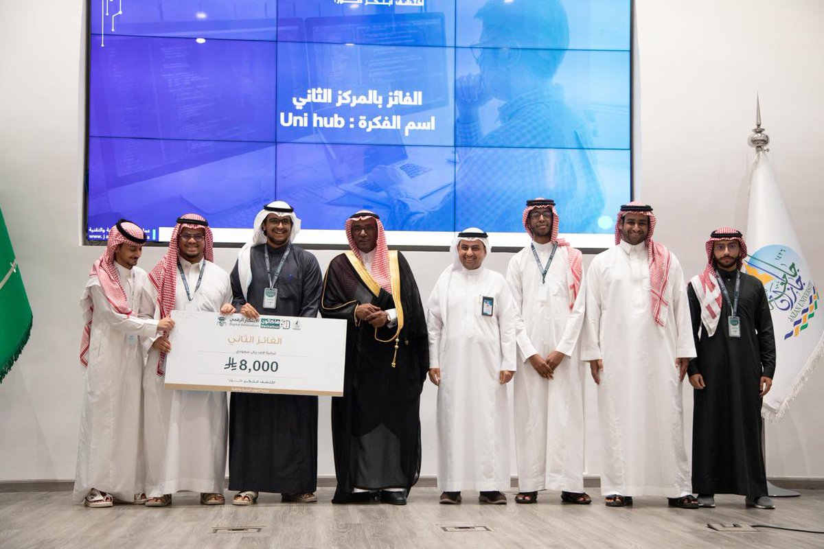 t_moharaq's tweet image. كان يوم جميييل كأنه عيد الحمدلله فزنا بالمركز الثاني في #هاكاثون_الابتكار_الرقمي . أول تجربة لنا ، والحمدلله الشباب فازو وفرحتنا كانت جماعية بالمراكز .حاب أشكر التيم البطل على اجتهادهم، وأعضاء الجامعة على نصايحهم ودعمهم اللي فرق معانا كثير. وما انسى المنظمين الرهيبين ونسو علينا😂