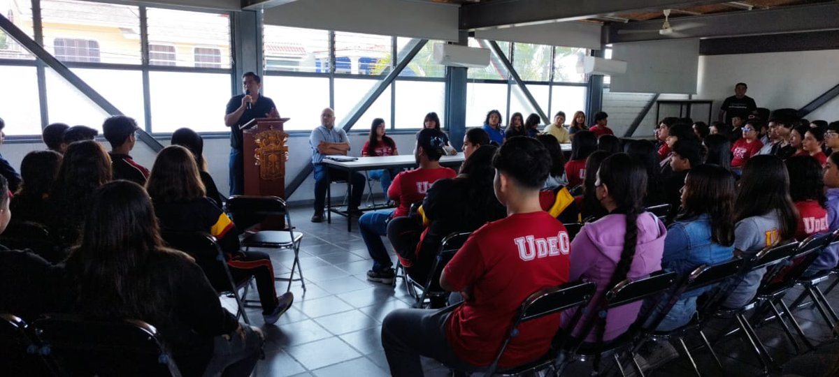 PrepaJocotepec's tweet photo. Nuestra #PrepaJocotepec participó en el Macro Simulacro 2025.
Les compartimos un poco de lo que se realizó en nuestras instalaciones.  🦁🐾🏃

#VidaSaludableSEMS #UdeG #PrepasUDG #Jocotepec #ComunidadUdeG #SomosUdeG #SomosSEMS #MacroSimulacro2025 https://t.co/WDPdvh8W1O