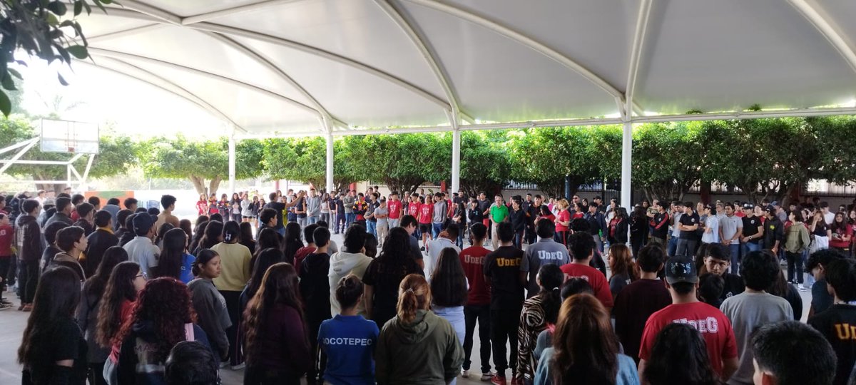 PrepaJocotepec's tweet photo. Nuestra #PrepaJocotepec participó en el Macro Simulacro 2025.
Les compartimos un poco de lo que se realizó en nuestras instalaciones.  🦁🐾🏃

#VidaSaludableSEMS #UdeG #PrepasUDG #Jocotepec #ComunidadUdeG #SomosUdeG #SomosSEMS #MacroSimulacro2025 https://t.co/WDPdvh8W1O