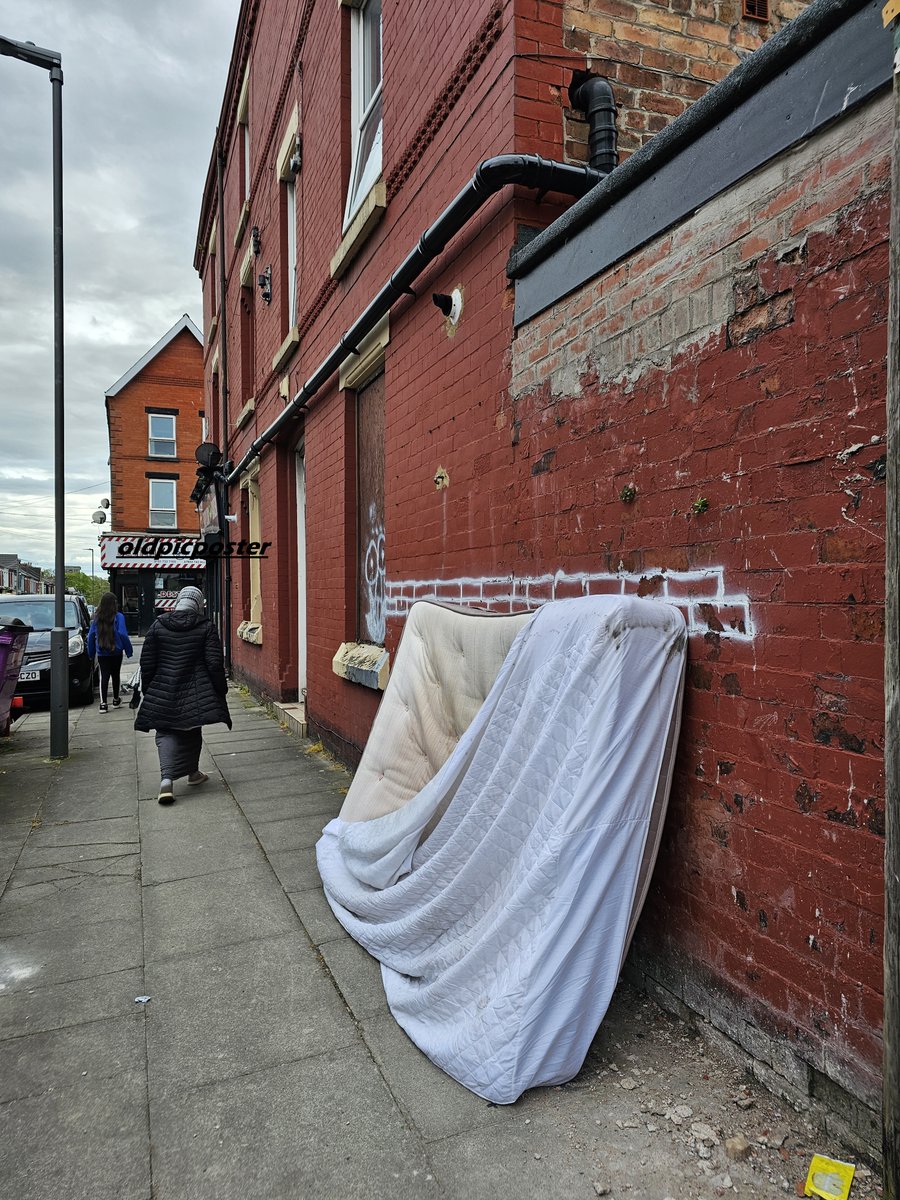 oldpicposter's tweet image. A mattress  in Liscard Road, Wavertree L15 #urbandecay #abandoned