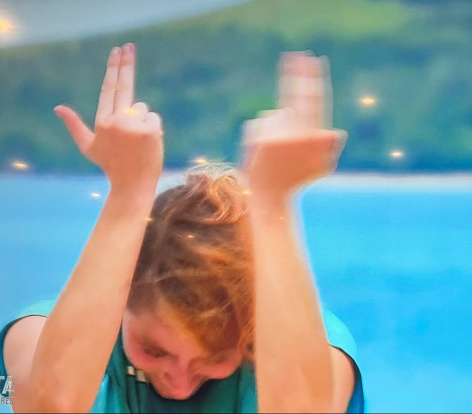 Warren_DHK's tweet photo. #KohLanta
« Elle a pas tiré dans la cible, mais elle a tiré dans mon cœur »
                                             - Naïs, 2025 https://t.co/W4Pw7kJq3n