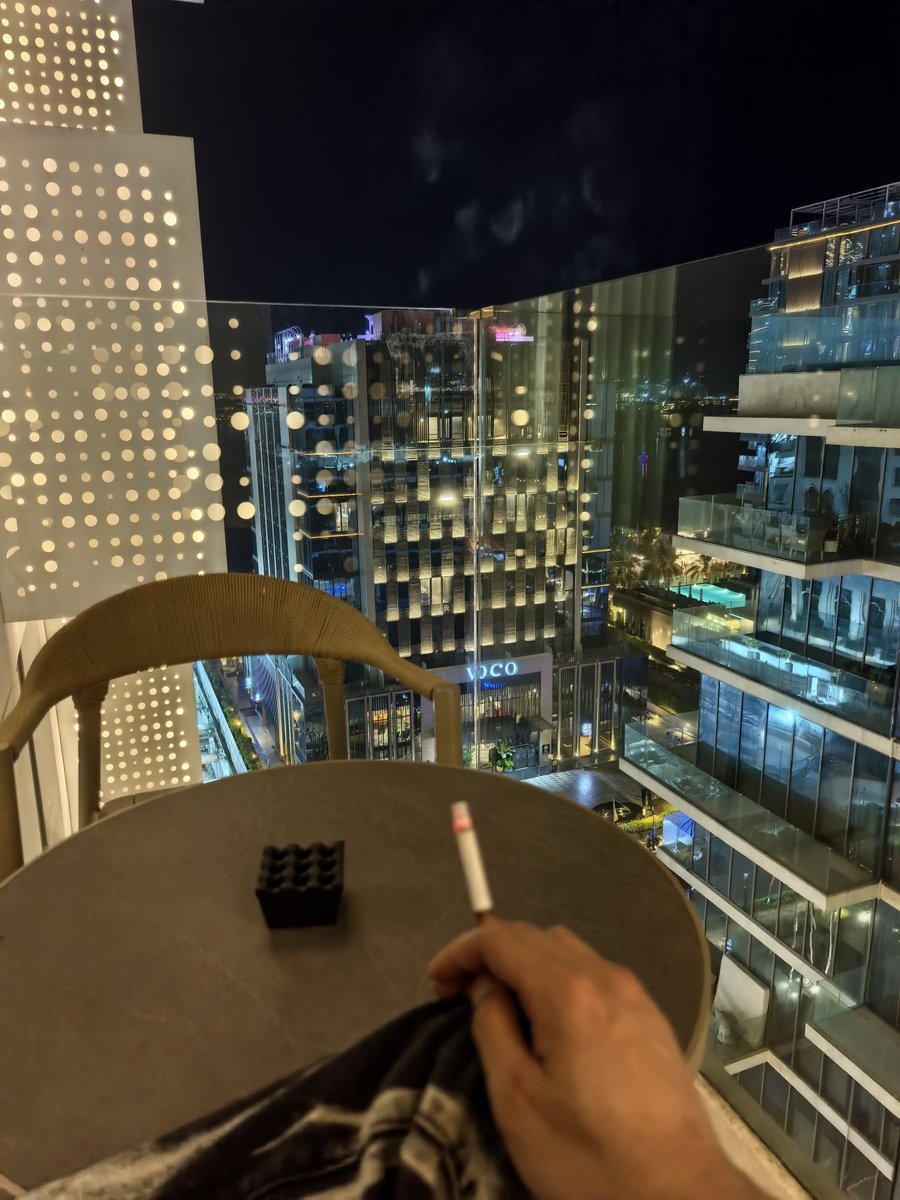 btc69040's tweet photo. 不会英文在国外是真不方便呀，迪拜机场打个车被坑了400块，吃了没文化的亏， https://t.co/uWxeGtle8q