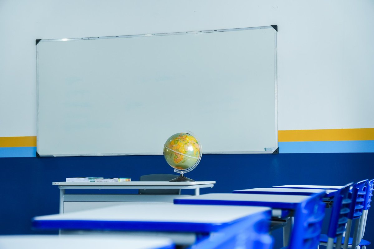 📍🏫 Olha aí mais uma escola prestes a ser entregue à nossa comunidade. Temos 63 escolas e mais da metade já foram modernizadas. Com essa aí, arrisca um palpite de quantas já reconstruímos? 
Investir na educação é avançar e progredir! ✅