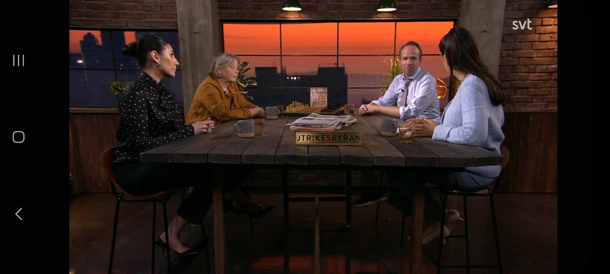 Statsvetenskap vid Linnéuniversitetet (@polsci_lnu) on Twitter photo Institutionens statsvetare stod för expertkunskaper i SVT2 denna kväll. <a href="/Emma_Ricknell/">Emma Ricknell</a> om Trumps första 100 dagar vid makten, och <a href="/82AndersPersson/">Anders Persson</a> i Utrikesbyrån.
Trump - 100 dagar som återvald president
svtplay.se/video/ja4EYJp/…
Utrikesbyrån: Tömma Gaza
svtplay.se/video/jN3DE5L/… Institutionens statsvetare stod för expertkunskaper i SVT2 denna kväll. <a href="/Emma_Ricknell/">Emma Ricknell</a> om Trumps första 100 dagar vid makten, och <a href="/82AndersPersson/">Anders Persson</a> i Utrikesbyrån.
Trump - 100 dagar som återvald president
svtplay.se/video/ja4EYJp/…
Utrikesbyrån: Tömma Gaza
svtplay.se/video/jN3DE5L/…