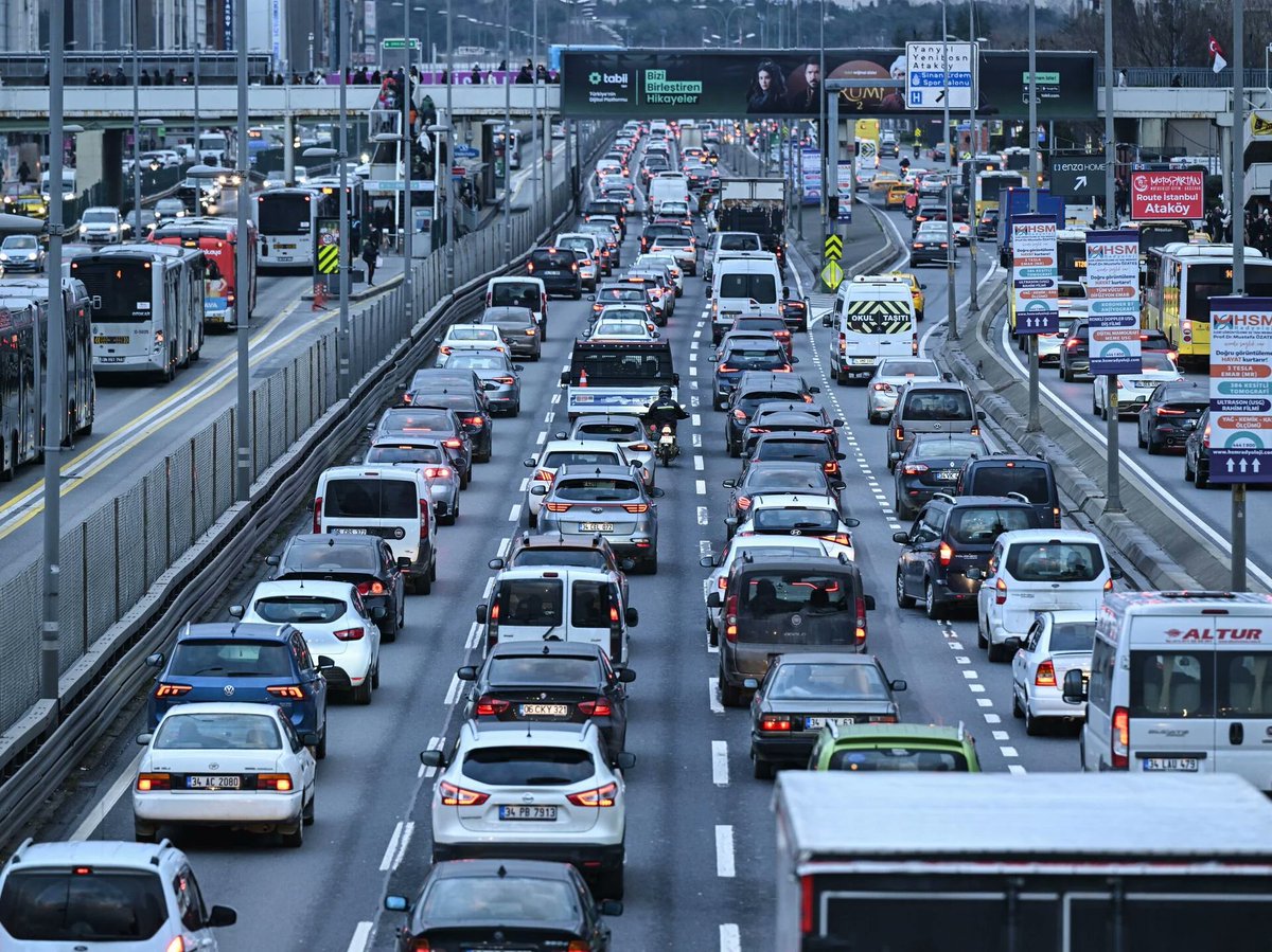 İstanbul, dünyada trafikte en fazla zaman kaybı yaşanan şehir oldu. (INRIX)