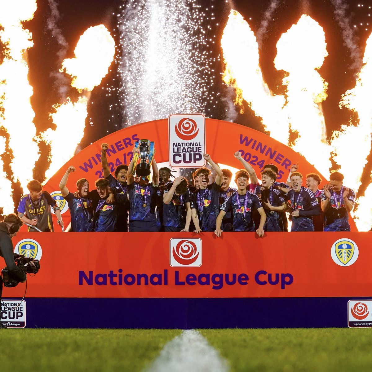 🏆 𝐍𝐀𝐓𝐈𝐎𝐍𝐀𝐋 𝐋𝐄𝐀𝐆𝐔𝐄 𝐂𝐔𝐏 𝐖𝐈𝐍𝐍𝐄𝐑𝐒!
#LUFCU21 defeat Sutton United 2-1 at the VBS Community Stadium, to be crowned the inaugural winners of the National League Cup!