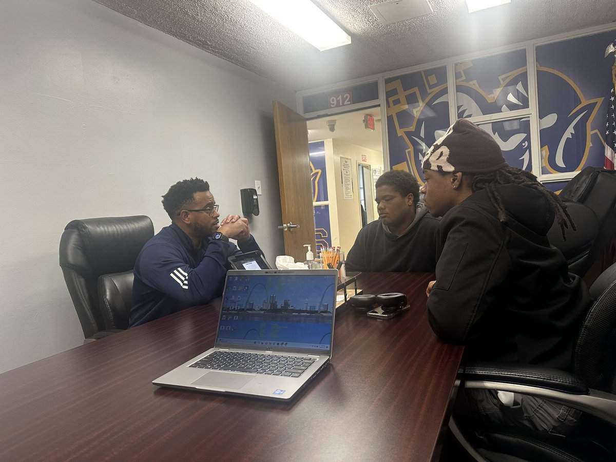 Leon McElrath III (@coach_mac_3) on Twitter photo Huge S/O to <a href="/CoachJarvis3/">Jarvis Harrod</a> and <a href="/IchabodFTBL/">Washburn Football</a> from recruiting Riverview Gardens Football. Huge S/O to <a href="/CoachJarvis3/">Jarvis Harrod</a> and <a href="/IchabodFTBL/">Washburn Football</a> from recruiting Riverview Gardens Football.