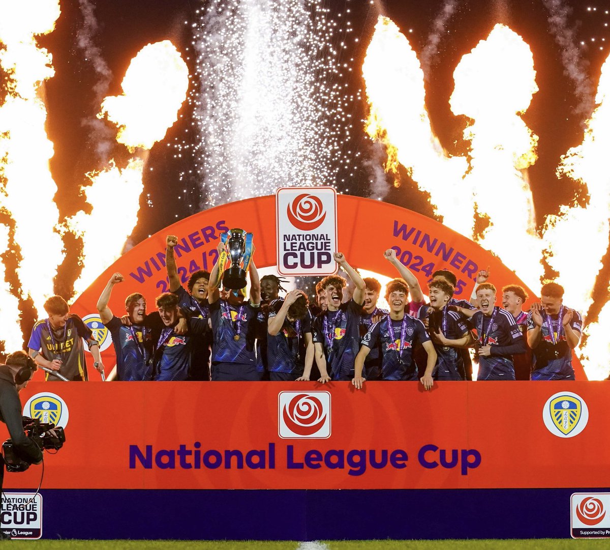 𝐅𝐮𝐥𝐥 𝐓𝐢𝐦𝐞: Sutton United 1-2 #LUFC U21s

⚽️ Diogo Monteiro (25’)
⚽️ Harry Gray (56’)

National League Cup Champions! 🏆

#LUFCU21s | #NLCup